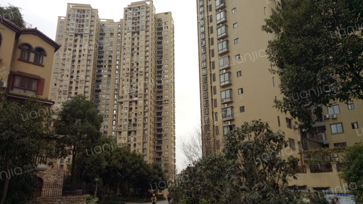 卓然翡翠城外景图