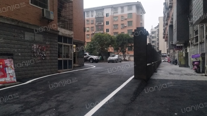 卫技新村外景图