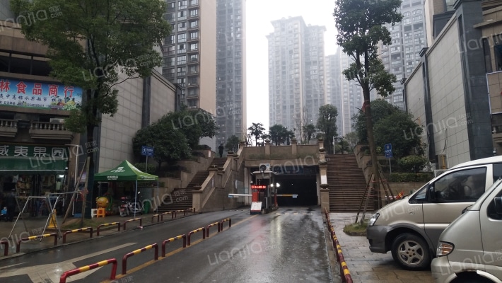 金色湖畔外景图