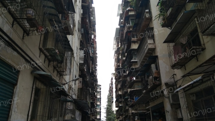 奉节县氮肥厂职工宿舍外景图