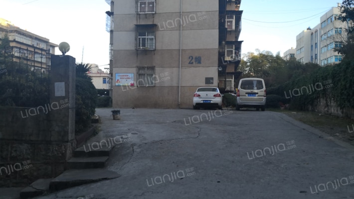 一碗水村工行宿舍外景图