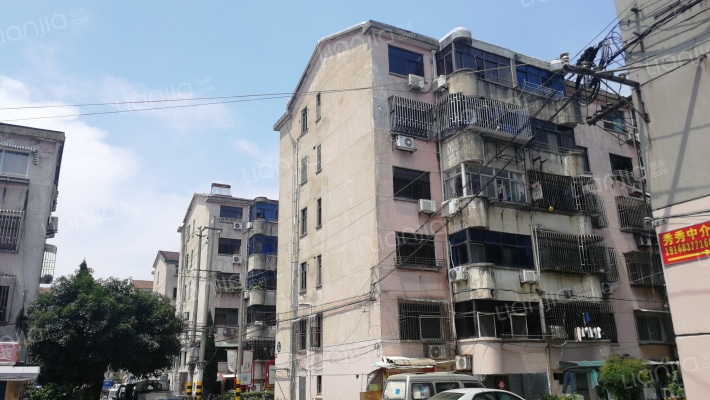 东山新村外景图