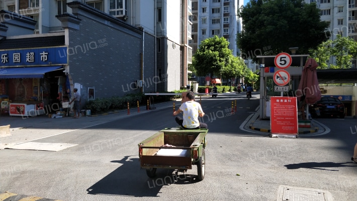 新东社区外景图