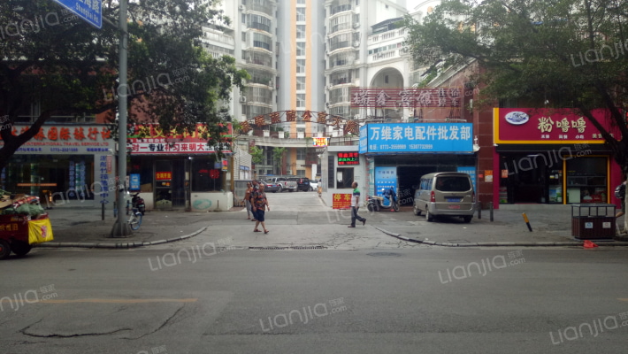 银淀旅游公寓大院外景图