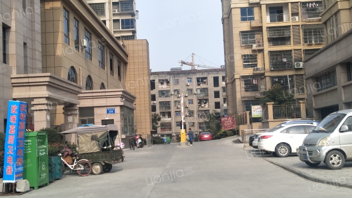 燕莎国际城外景图