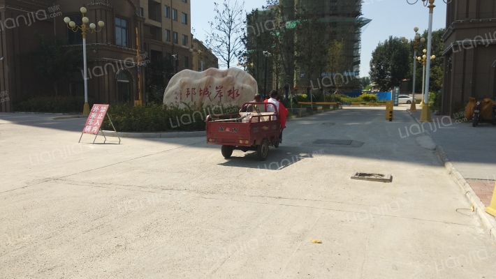 水岸城邦外景图