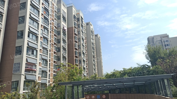 华西格林春天外景图