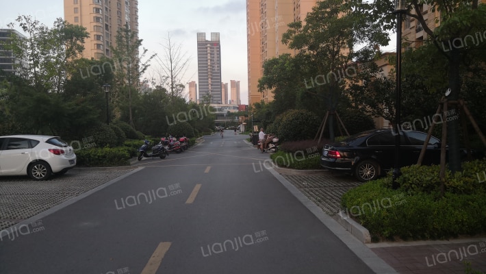 中南世纪锦城外景图