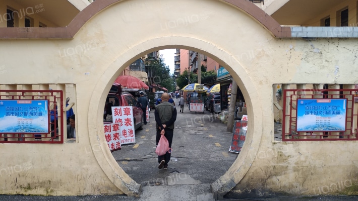 东华小区秋实里外景图