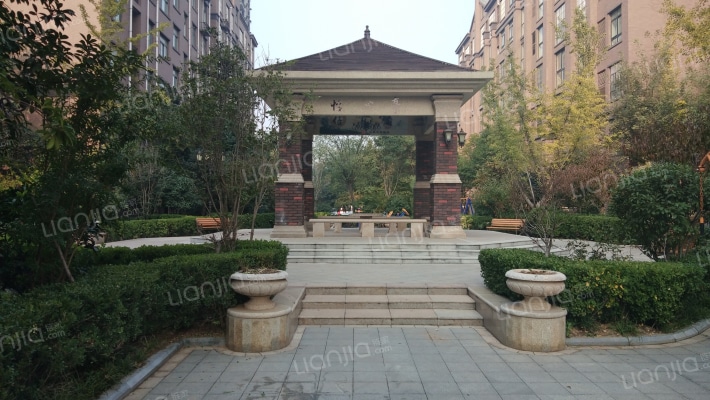 永旺城A区外景图