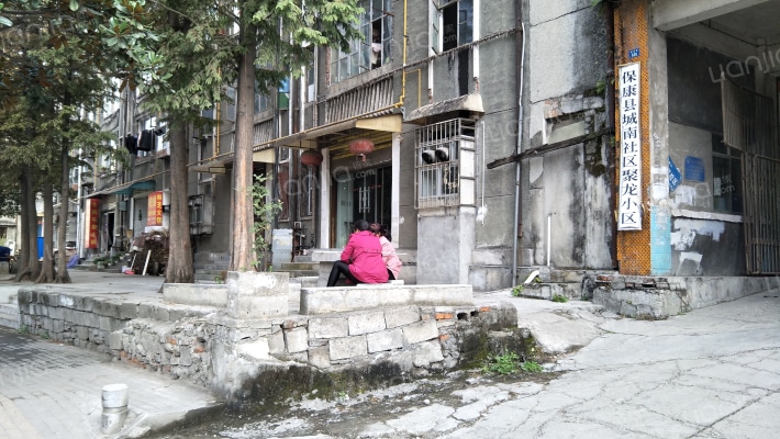 保康县城南社区聚龙小区外景图