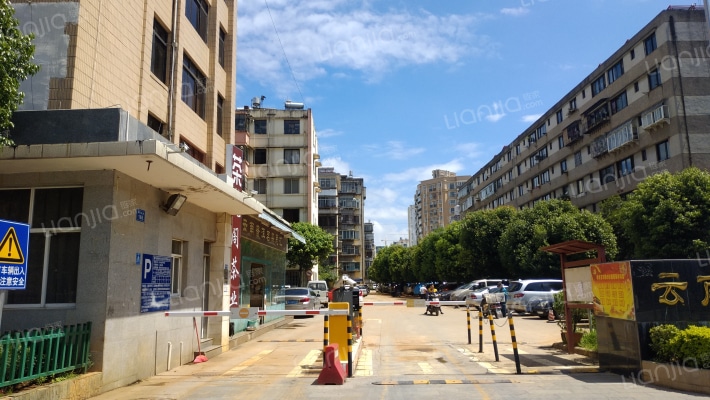 昆明轻纺工业宿舍外景图