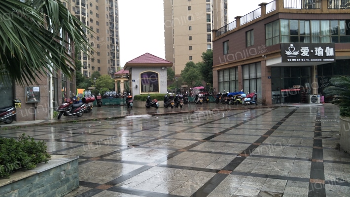 水岸花都西区外景图