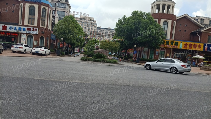 新世纪花园外景图