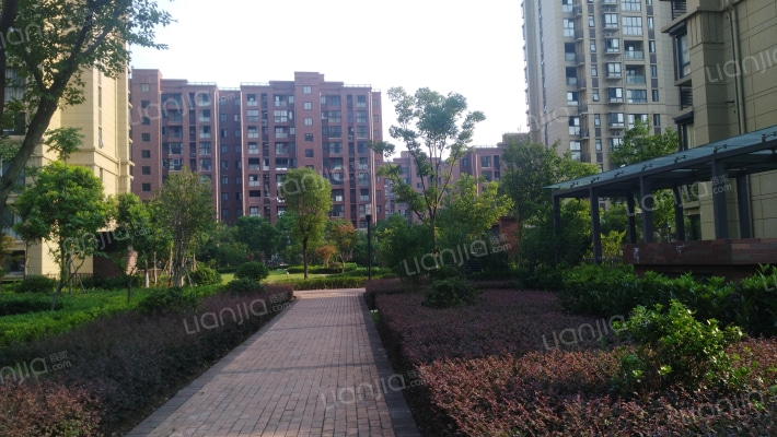 新里铂克花园外景图