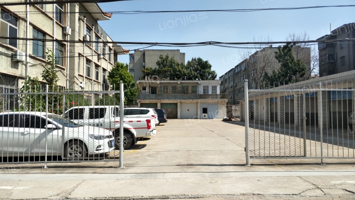 国税人保家属院外景图