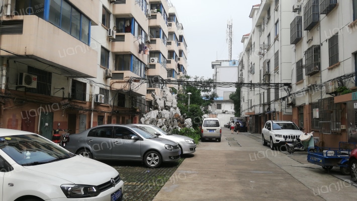 园林东村外景图