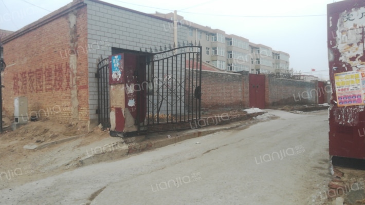 康保县桃园小区外景图