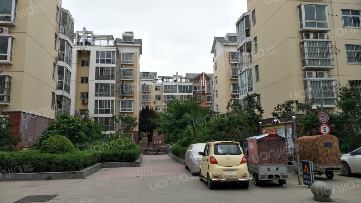 景秀北城外景图