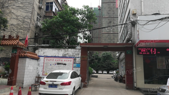 黄楝树社区市科技局家属院外景图