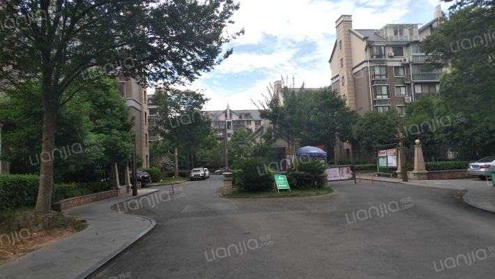 诸暨上海城外景图