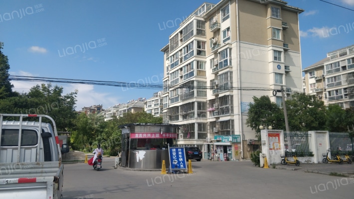 名门春天外景图