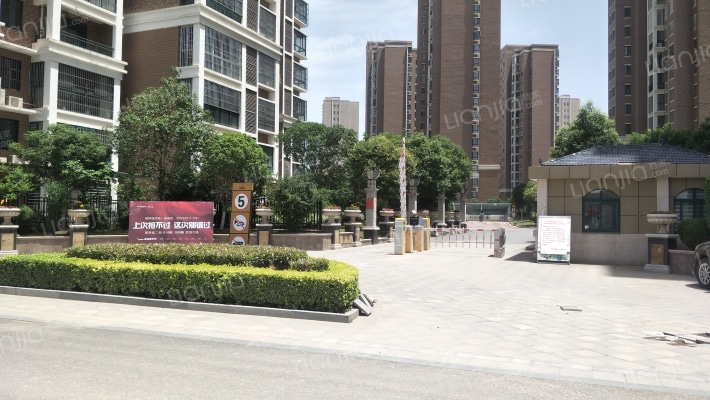 融辉城三期公寓楼外景图