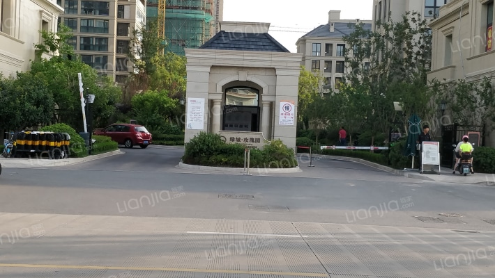 绿城玫瑰园外景图