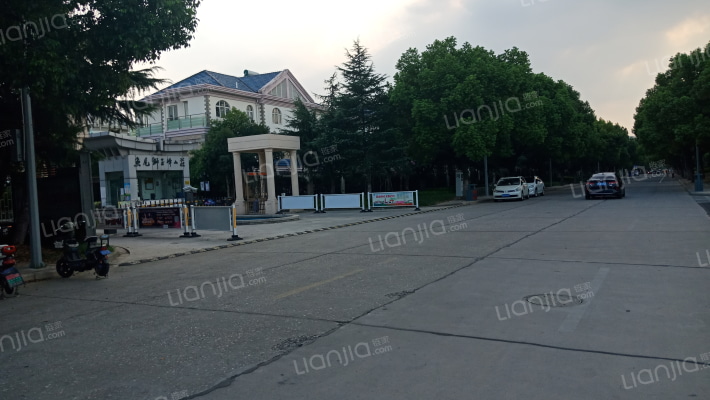 鱼尾狮玉峰山庄外景图