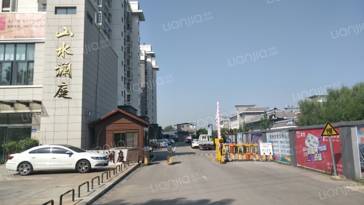 山水澜庭外景图