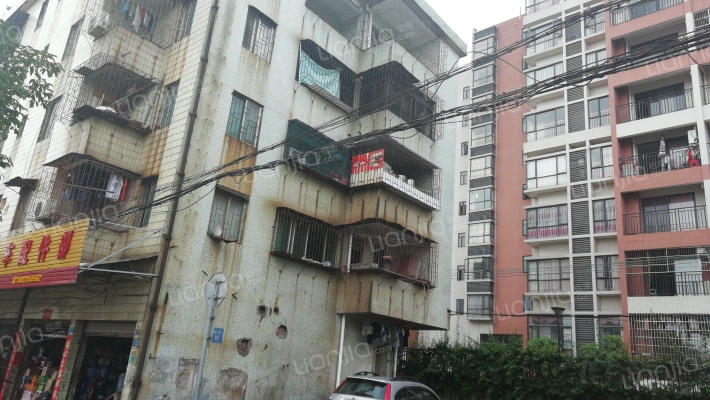 五福村中楼外景图