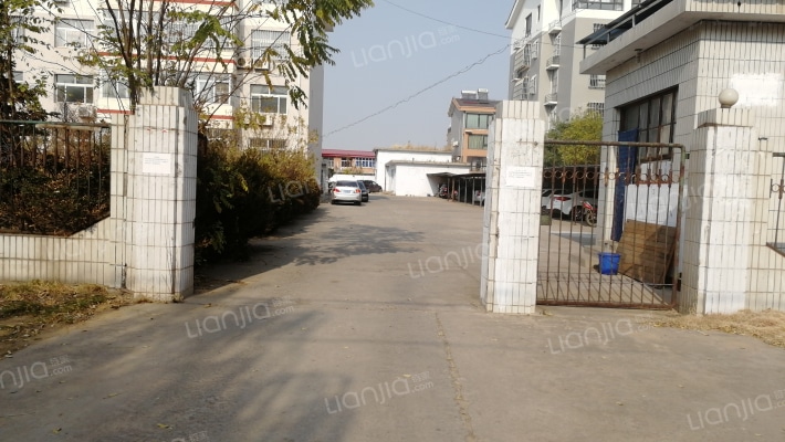 西城胡同建行楼外景图