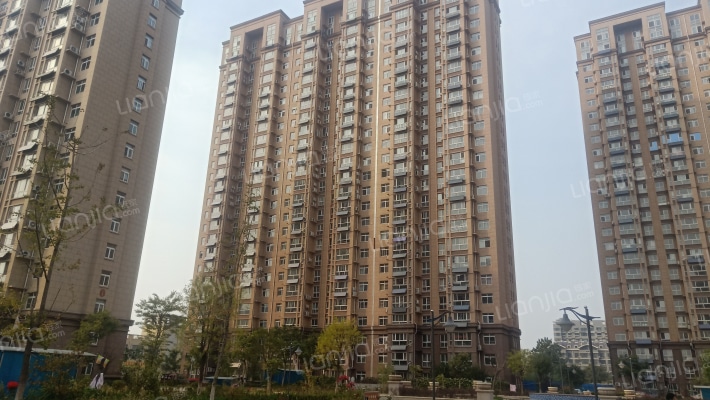 中高蓝色港湾外景图