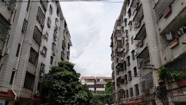 银鹏公寓外景图