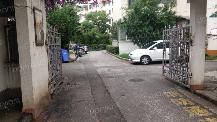 西华小区夏蓉里外景图