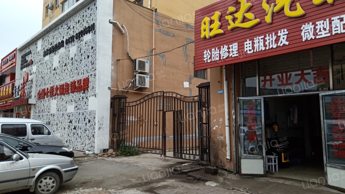 依山小筑外景图