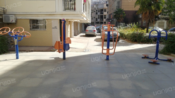 隆盛名城外景图