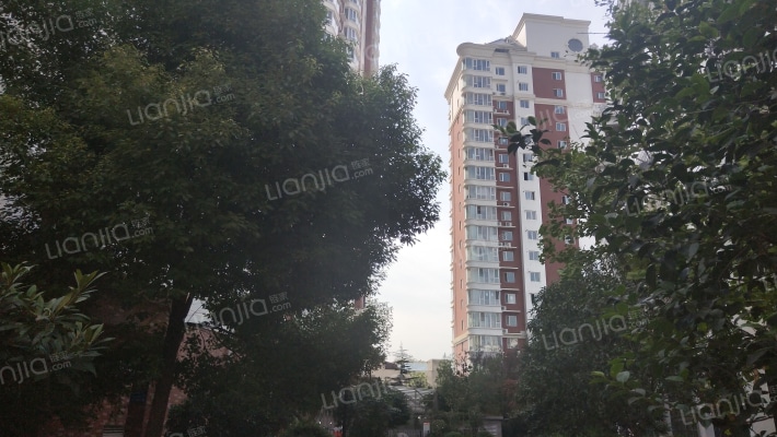 蓝希花园外景图