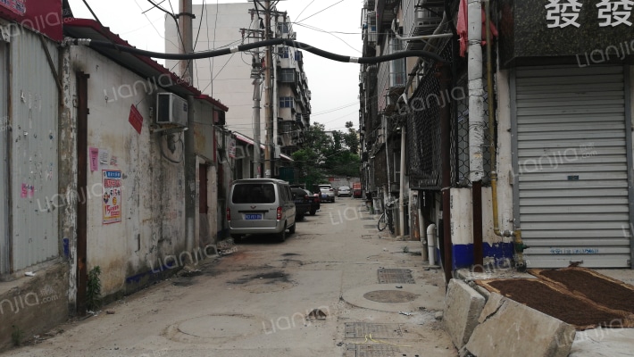 焦化厂家属院外景图