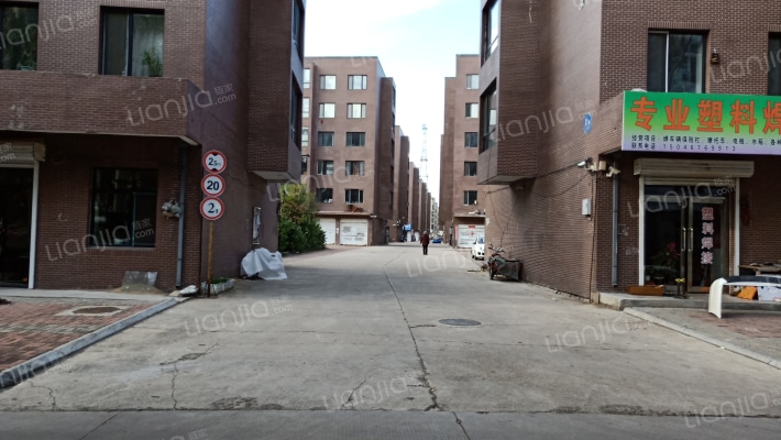 江畔花园外景图