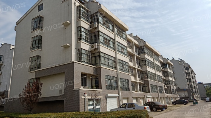 晨辉丽都城外景图