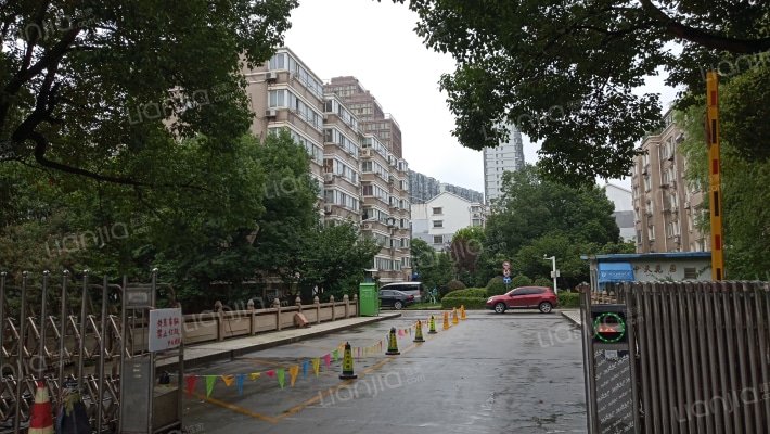 中天花园外景图