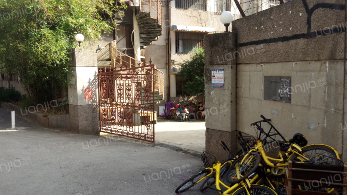 财政局住宅楼外景图