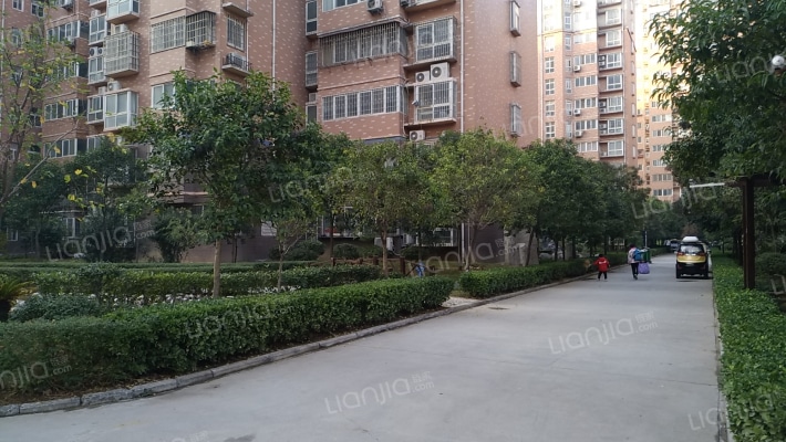 万业世纪广场外景图