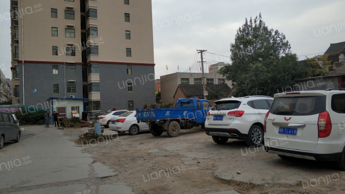 东方百合小区外景图