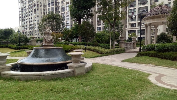 白马郡中苑外景图