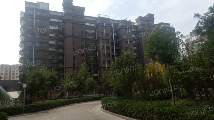 东部名城外景图