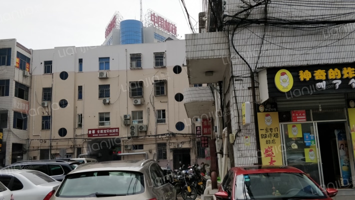 高层公寓楼外景图