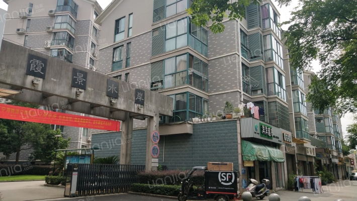 霞景水岸外景图