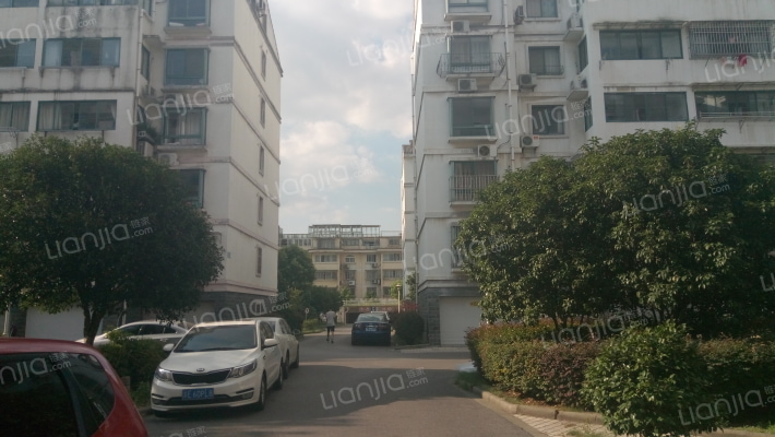 锦都苑小区外景图